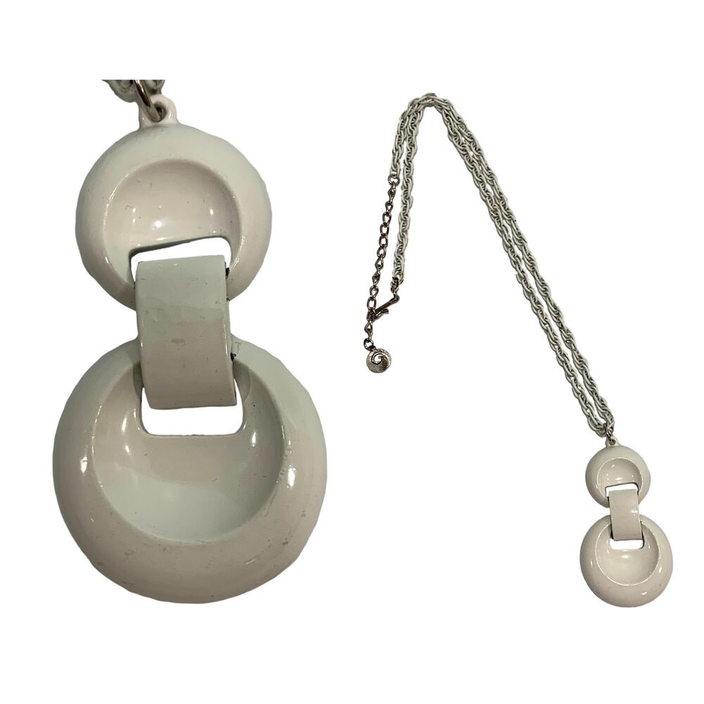 Vintage Lisner White Enamel Mod Pendant Necklace 60s 70s